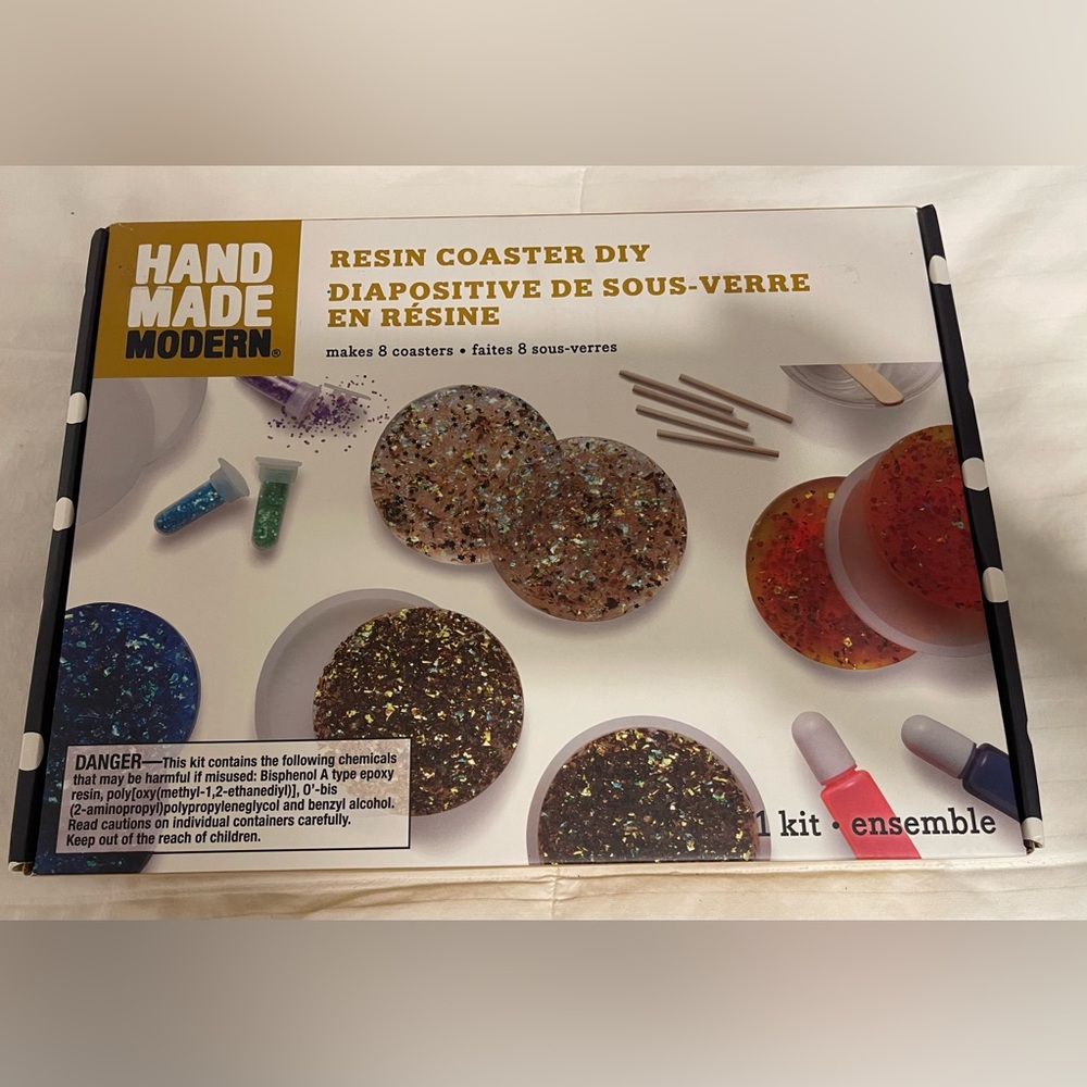 GIFT ITEM! HANDMADE MODERN DIY RESIN 8 COASTER KIT - PERFECT CRAFT ACTIVITY!